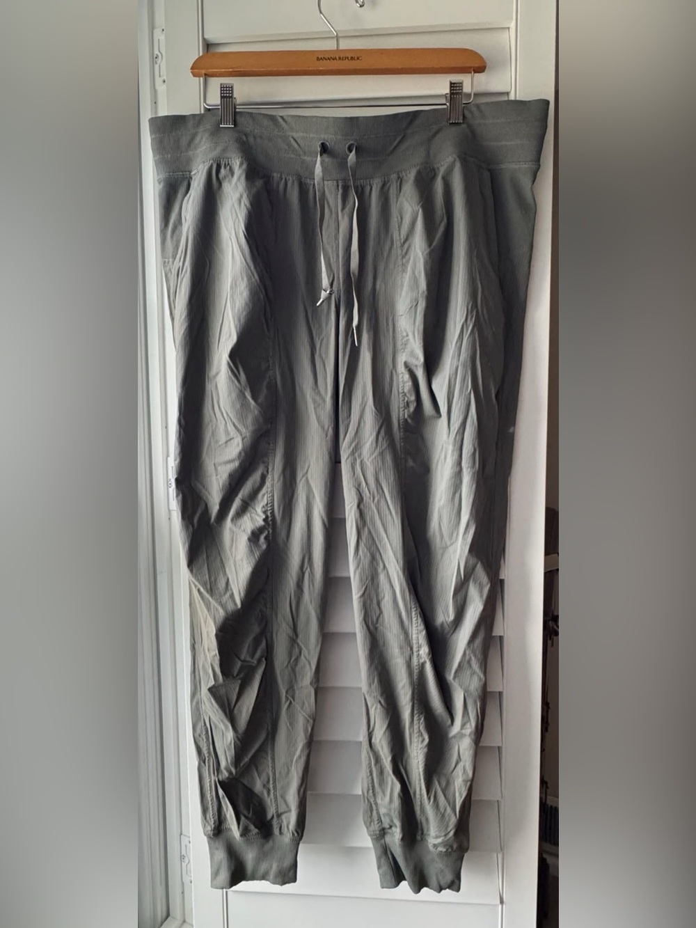 Lululemon Dance Studio Jogger Grey Sage
Greenish gray Women's Drawstring 16 EUC - Picture 5 of 6
